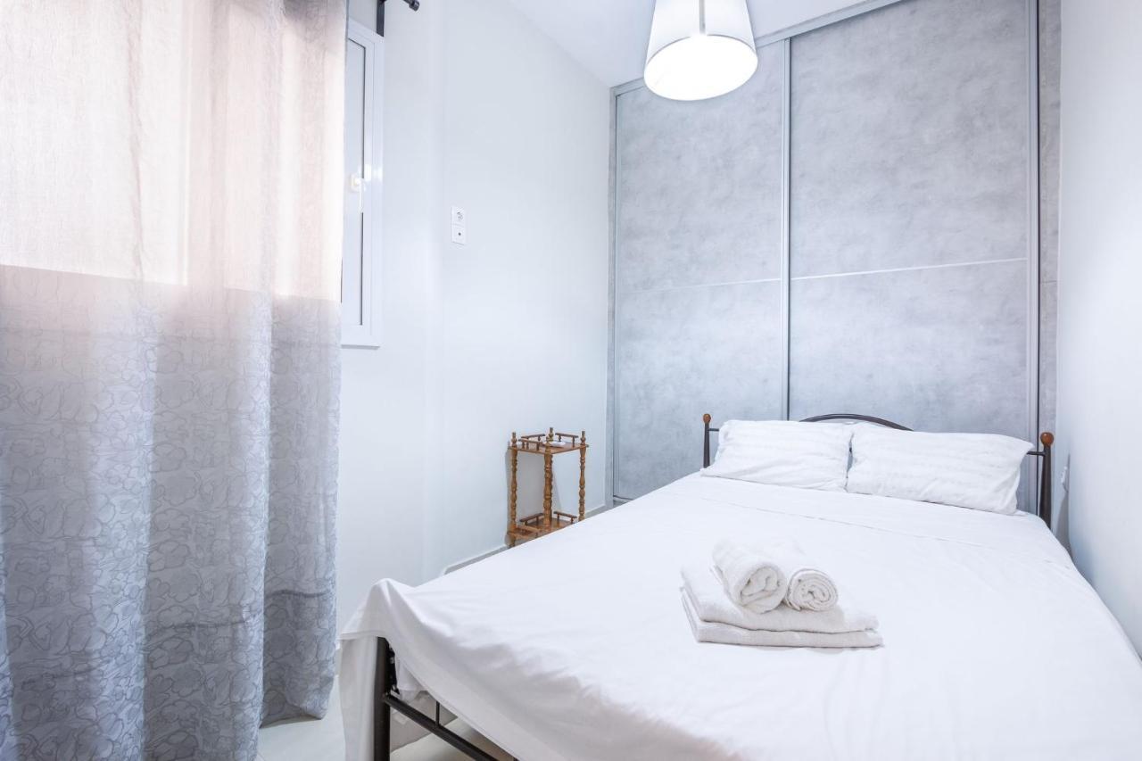 Bright Apartment In Пирей Экстерьер фото