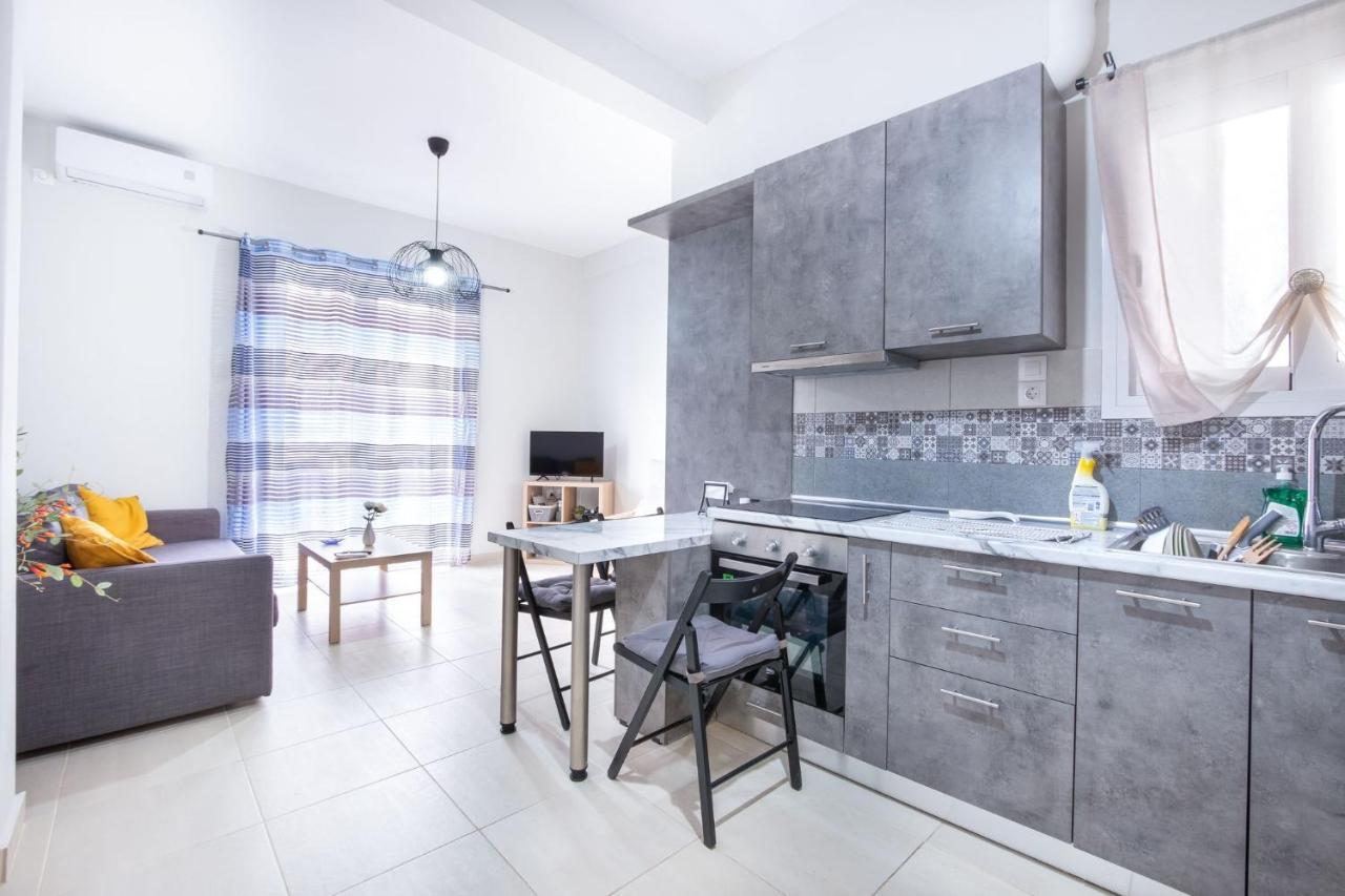 Bright Apartment In Пирей Экстерьер фото