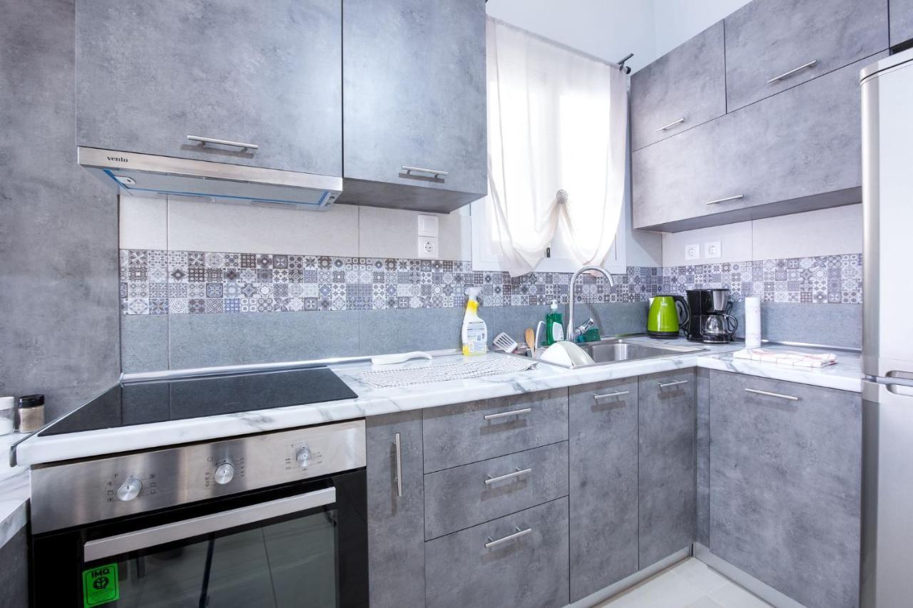 Bright Apartment In Пирей Экстерьер фото