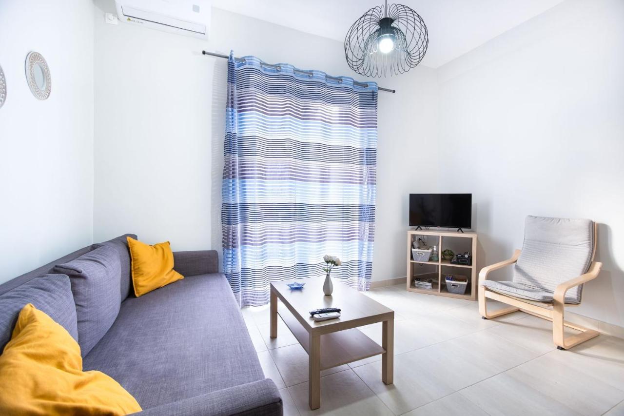 Bright Apartment In Пирей Экстерьер фото